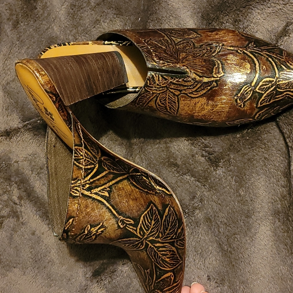 Shoes - Picture 5 of 5